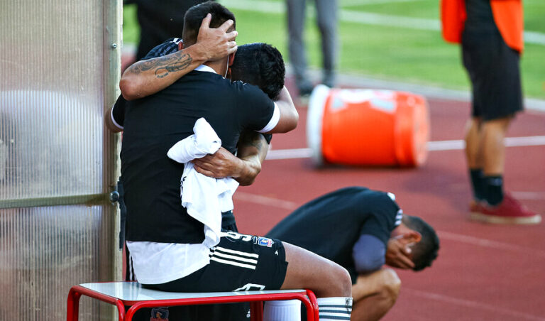 Paredes se emocionó hasta las lágrimas tras triunfo de Colo Colo que los deja en Primera