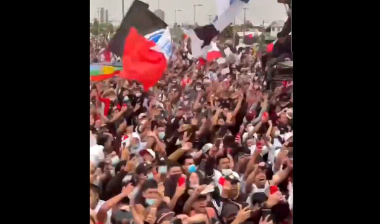 Desde el interior del bus: Javier Parraguez compartió el registro del arengazo colocolino en el Monumental