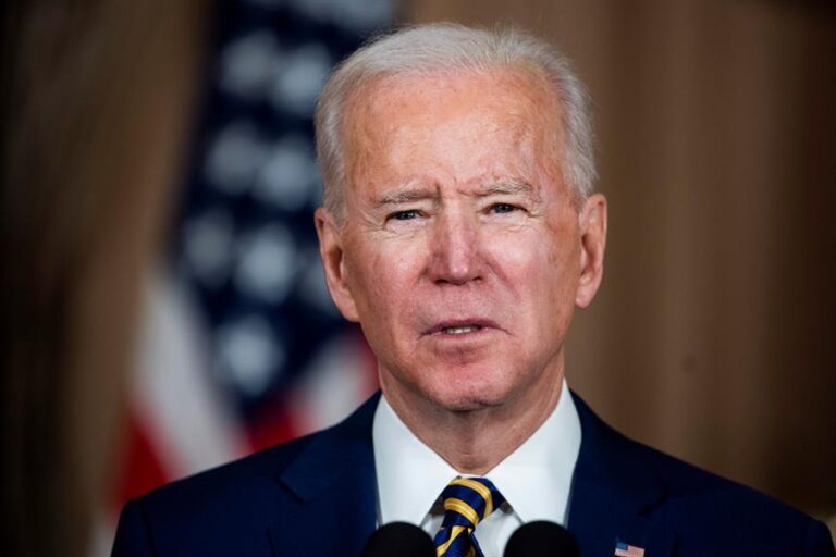 Biden sigue revirtiendo decisiones de Trump: Ahora retirará a los hutíes de la lista de grupos terroristas