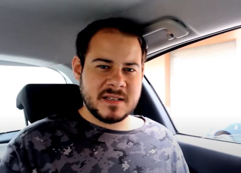 Protestas en Barcelona por condena de rapero Pablo Hasél por canciones que cuestionan la monarquía