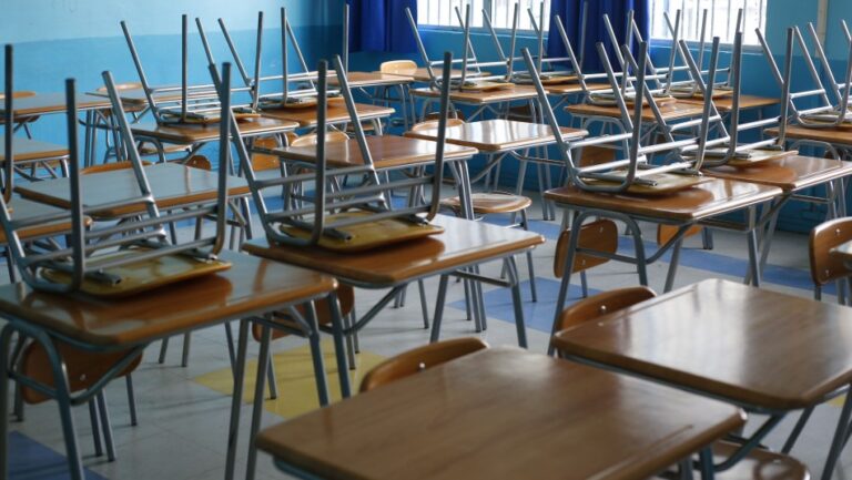 Suspenden clases en Rapa Nui por alza en los contagios de COVID-19