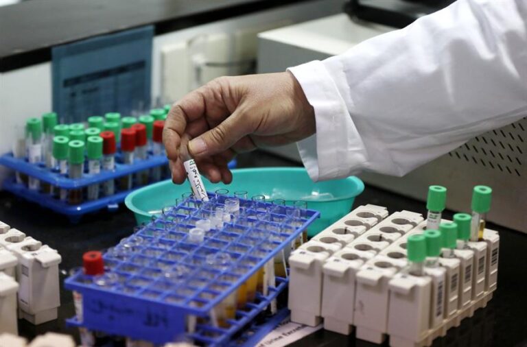 Estudio: Variación en receptor de la testosterona predispondría a hombres a un COVID-19 más grave