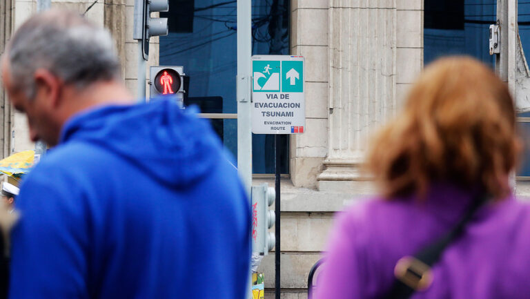 Declaran alerta amarilla para las comunas del borde costero por amenaza de tsunami tras sismo en Nueva Zelandia