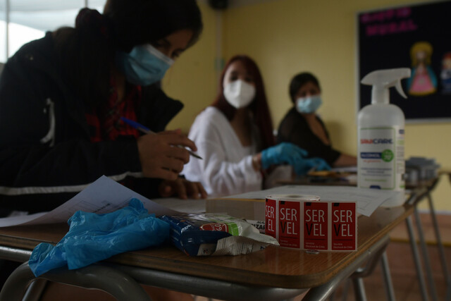 A ley proyecto que permite a embarazadas, madres, padres y cuidadores de niños excusarse de vocales de mesa