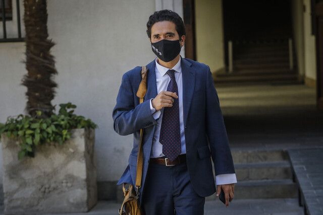 Ignacio Briones propone reducir a la mitad el precio del transporte público