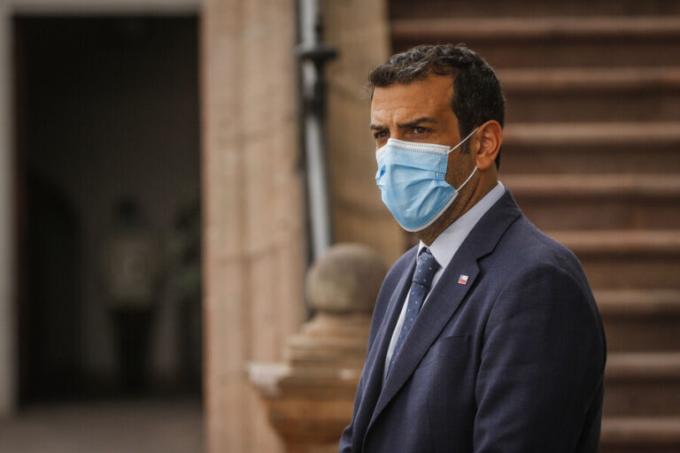 Delgado tras ataque incendiario a estatua de Baquedano: 