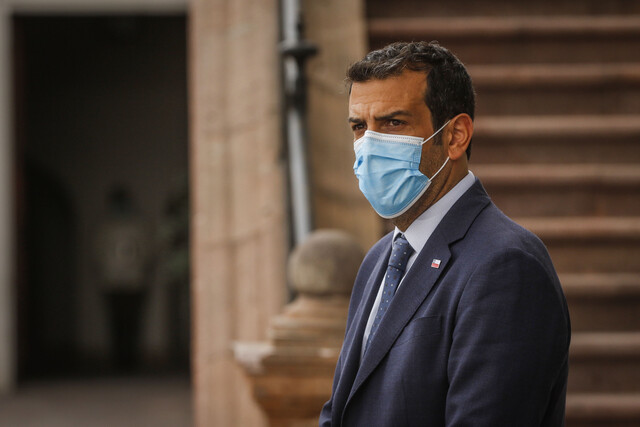 Ministro Delgado fue hospitalizado tras ser diagnosticado con COVID-19