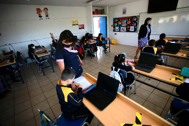 30% de colegios abrieron sus puertas para clases presenciales en primer día del año escolar