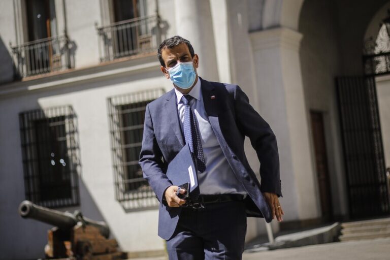 Ministro Delgado fue dado de alta tras ser hospitalizado por COVID-19