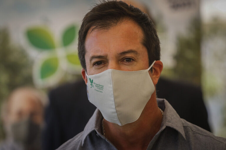 Gobierno pide “un esfuerzo adicional” a los empresarios para reducir circulación de trabajadores en las calles