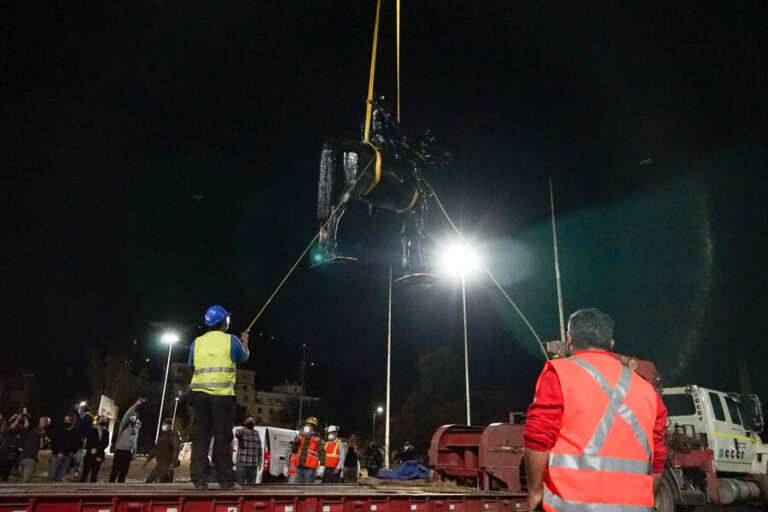 El momento en que retiraron monumento al general Baquedano: Así se ve la Plaza Italia sin la estatua