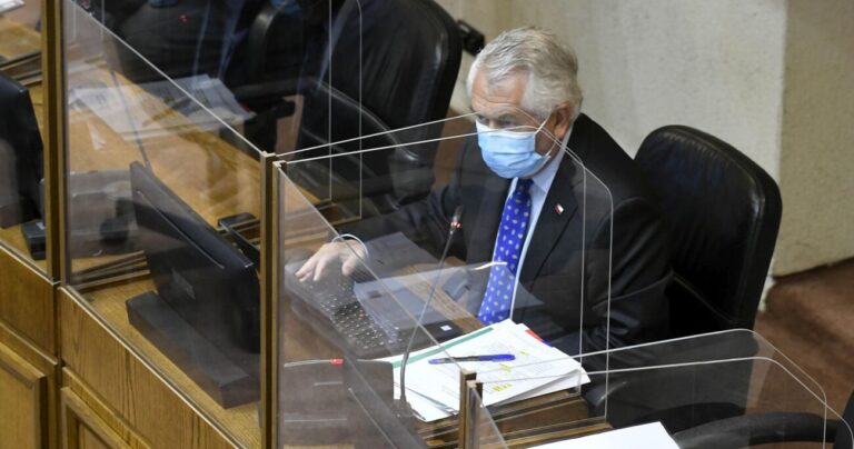 Paris reclamó durante intervención de Siches en el Senado: 