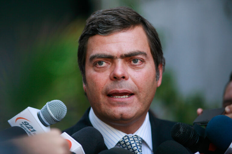 Partido Republicano pide la renuncia de Cristián Barra tras decir que 