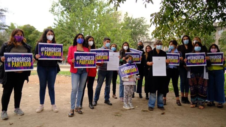 FA ingresa reforma constitucional para que el próximo Congreso sea paritario: 