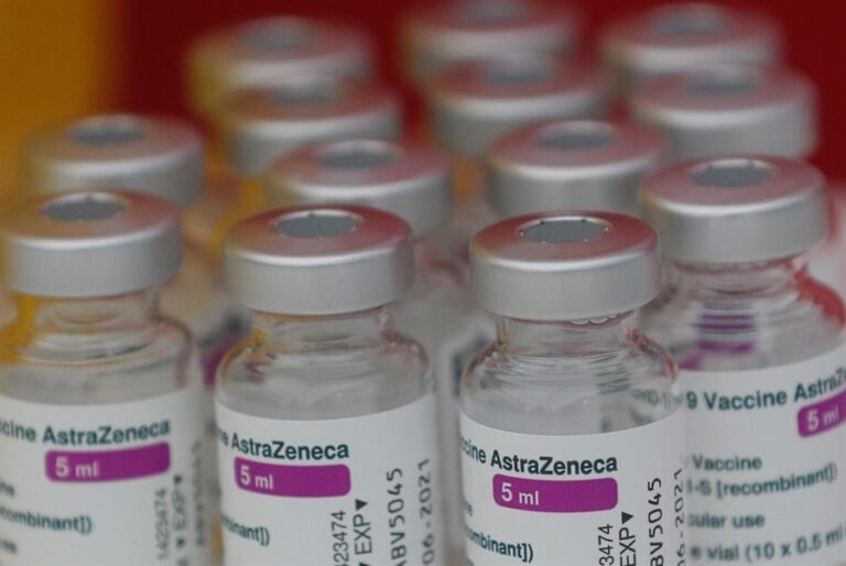 España también suspende uso de la vacuna de Astrazeneca de forma preventiva