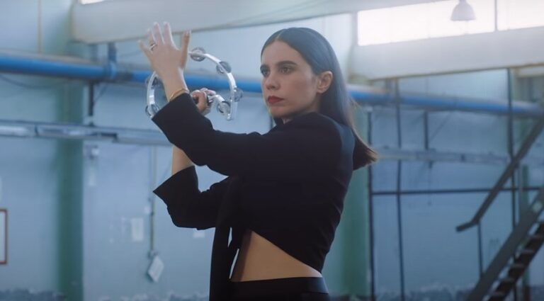 Javiera Mena vuelve con 