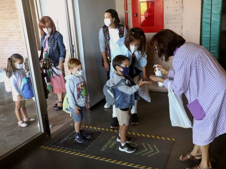 Sinovac anunció que su vacuna es segura para niños y adolescentes