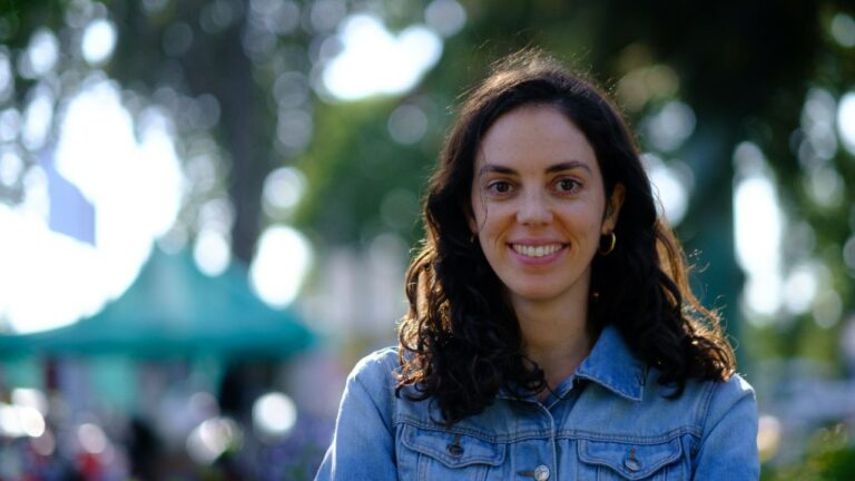 Reconocer el trabajo doméstico en la Constitución: La propuesta de Carolina Pérez, candidata por el D11