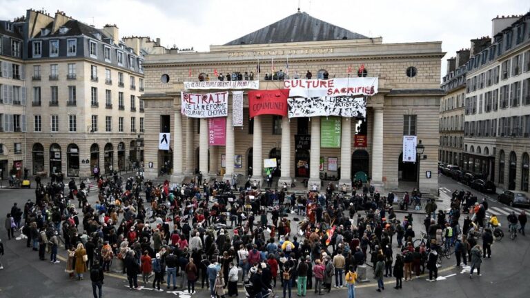 Cientos de músicos en París interpretaron 