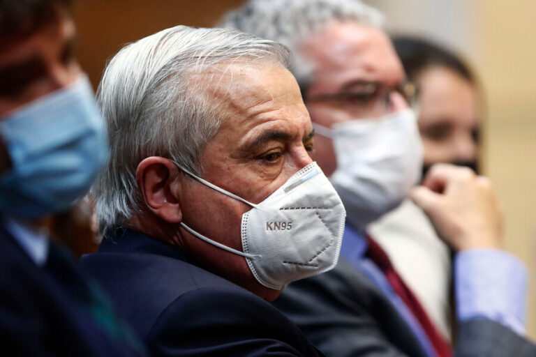 Mañalich dice que nunca va a haber inmunidad de rebaño y que Piñera se equivocó al decir que habría en junio