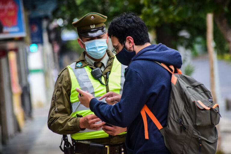 Estos son los nuevos requisitos del Permiso Único Colectivo y la nueva definición de trabajador esencial