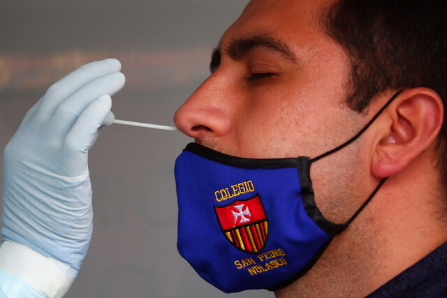 Contraloría declara ilegal el oficio del Minsal que permitía teletrabajo para contactos estrechos