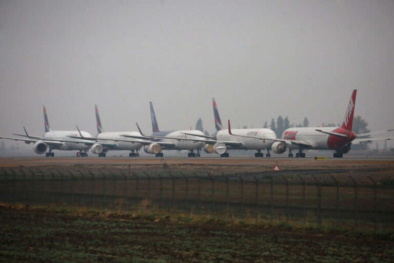 Presentan proyecto de ley para que agencias de viajes se hagan responsables de suspensiones en los vuelos