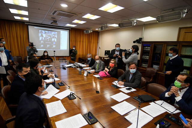 Tercer retiro del 10% de los fondos previsionales podría estar a mediados de mayo