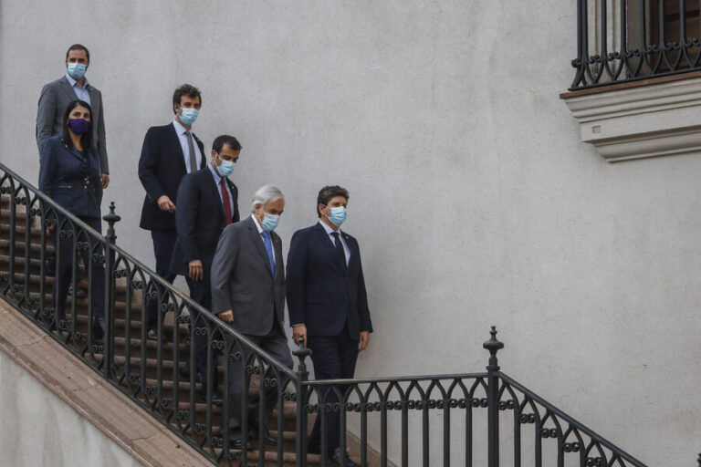 Desde La Moneda desmienten renuncia del comité político: 