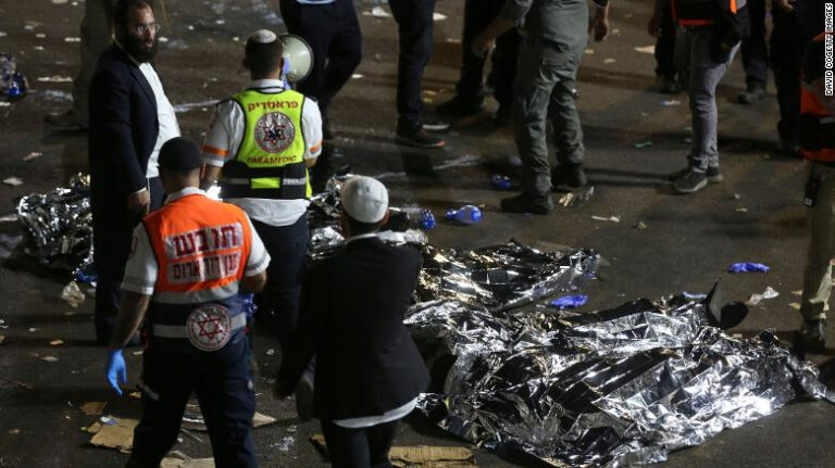Más de 40 muertos y 150 heridos deja estampida durante fiesta religiosa en Israel