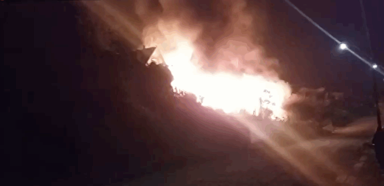 Nuevos ataques en La Araucanía y el Bío Bío: Tres viviendas incendiadas y recintos policiales recibieron disparos