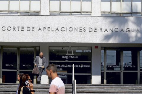 Decretan arraigo nacional para ex ministros de la Corte de Apelaciones Elgueta y Vásquez