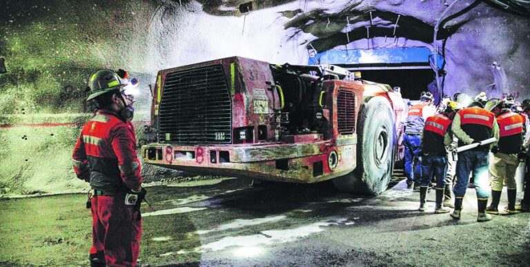 Federación de Trabajadores del Cobre llama a mantenerse preparados para movilizaciones