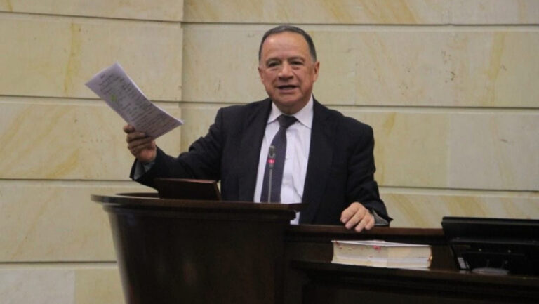 Muere de COVID-19 el senador colombiano Eduardo Enríquez Maya