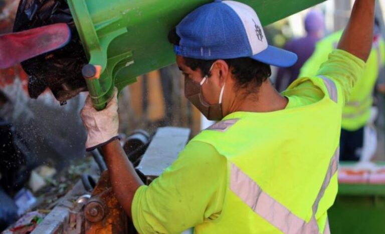 Recolectores de basura recibirán Bono Aseo: Revisa cuánto es el monto