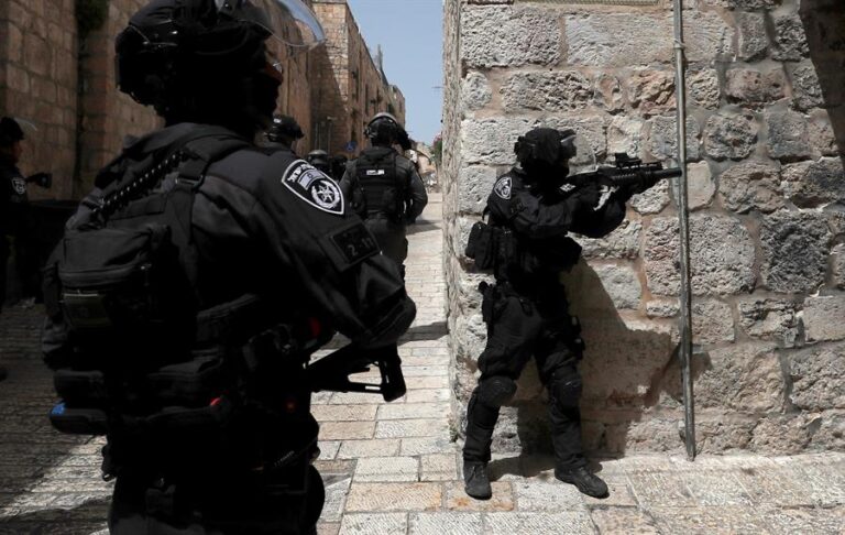 Choques entre policía israelí y palestinos dejó 200 heridos en Explanada de las Mezquitas en Jerusalén