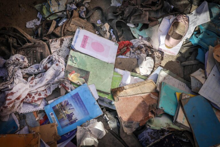 Elevan número de muertos en atentado explosivo a colegio de niñas en Kabul