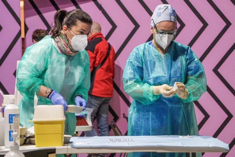 Enfermera italiana recibió por error 6 vacunas contra el COVID-19