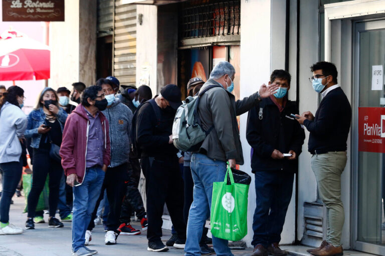 Asociación de AFP dice que cuarto retiro dejaría a 43% de afiliados sin fondos: 51% de las mujeres quedarían en cero