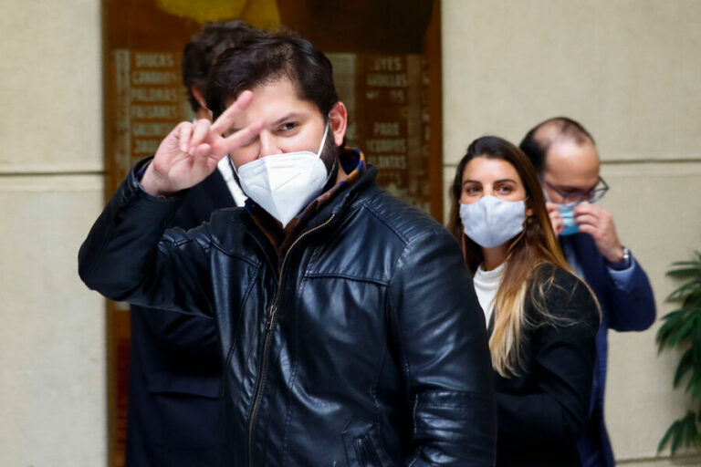 Boric reunió las firmas para inscribir candidatura: 