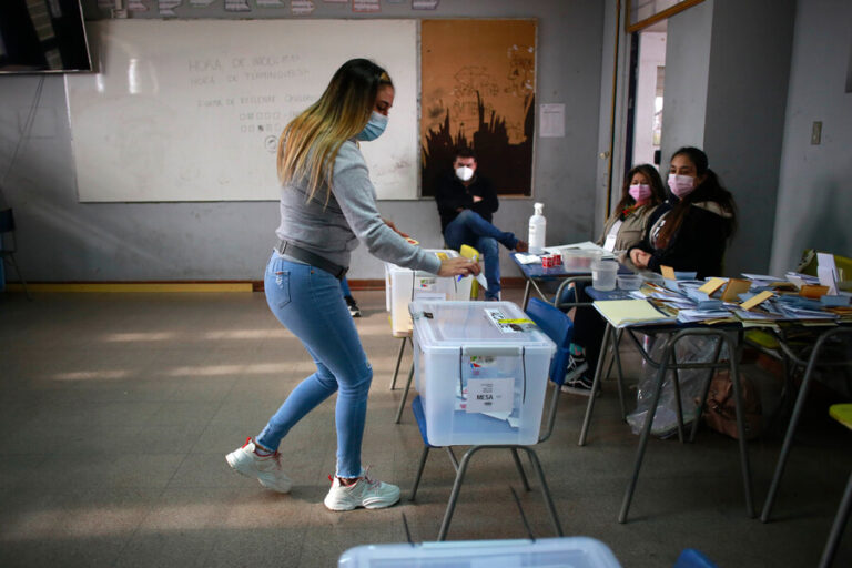 Quedan pocas horas: Consulta aquí la mesa y local donde te toca votar
