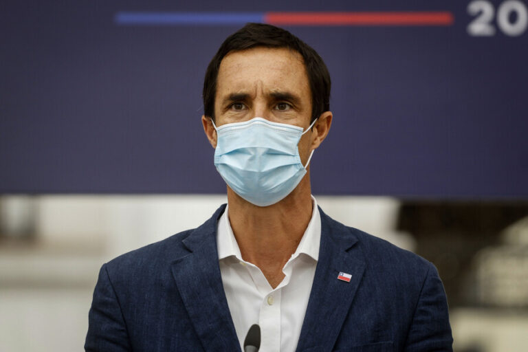 Licitación del litio: Ministro Jobet destacó oportunidad para la industria ante Comisión de la Cámara