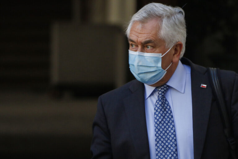 Ministro Paris no asistió al balance presencial por síntomas respiratorios: PCR arrojó negativo