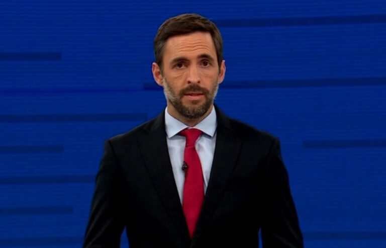 Columna de Daniel Matamala: Pensiones que permitan la misma dignidad de la que disfruta la presidenta de las AFP