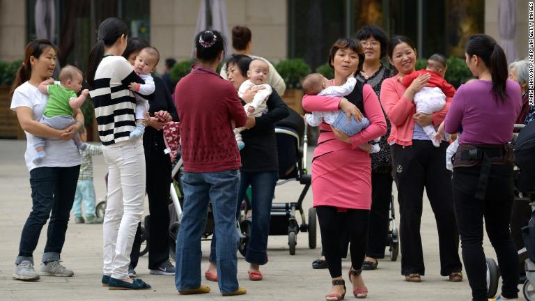 Acciones de productos para bebés al alza en China tras anuncio de reforma a la política de natalidad