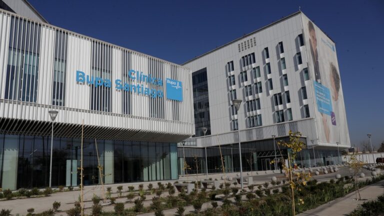 Clínica Bupa Santiago anunció cierre temporal de su servicio de urgencias por colapso de pacientes