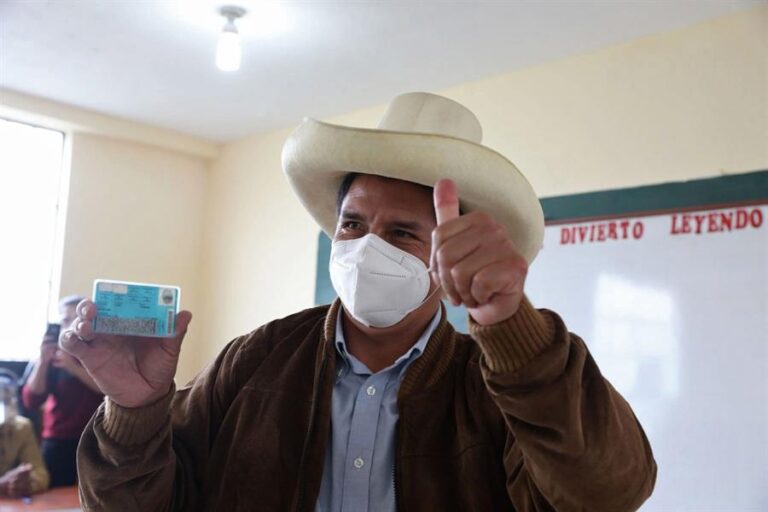 Perú: Allanan oficinas del partido del presidente Pedro Castillo en investigación por presunto lavado de activos