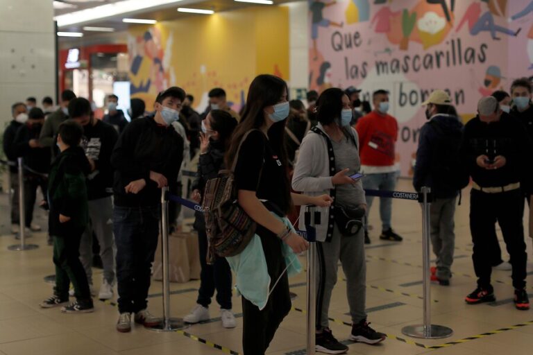 Nueva normativa incluye a los trabajadores de locales comerciales como parte del aforo