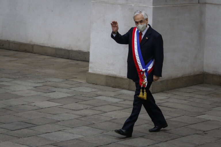 Cuenta Pública: Presidente encabezó fotografía oficial con sus ministros y subsecretarios en La Moneda