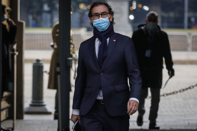 Diputados FA y PC anuncian acusación constitucional contra ministro Raúl Figueroa